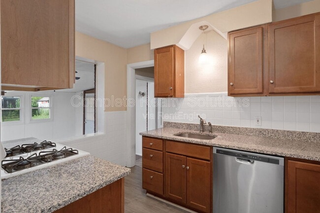 Building Photo - 5442 Bancroft Ave