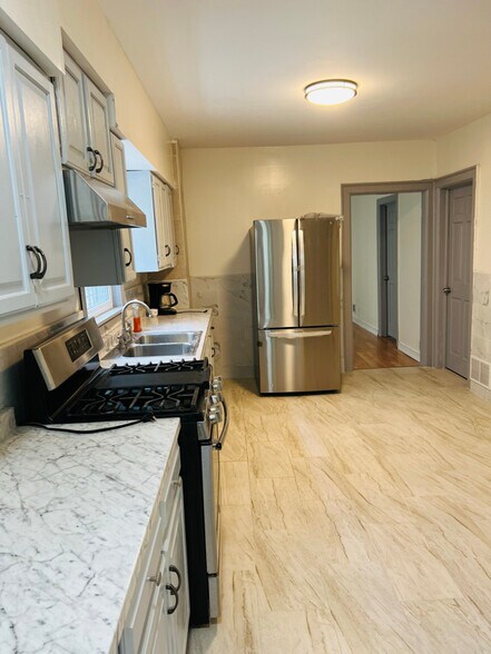 Building Photo - 291 Wohlers Ave