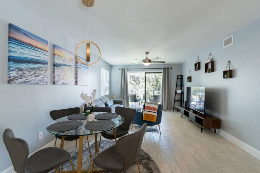 Building Photo - 650 Island Club Dr