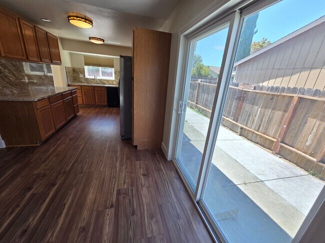 Building Photo - 616 Placer Ln