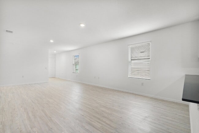 Building Photo - 10507 Bending Dr