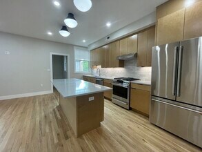Building Photo - 145 Sutherland Rd