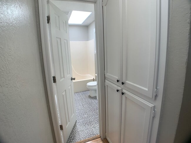 Building Photo - 3 Bed 2 Bath Moore home