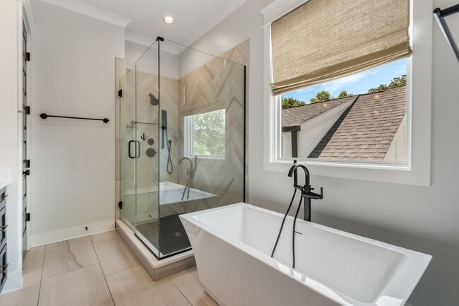 Building Photo - BEAUTIFUL CUSTOM BUILT HOME. 12 SOUTH ACRO...