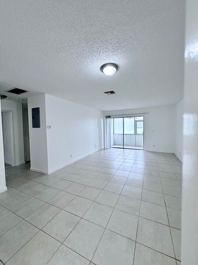 Building Photo - 2521 Emory Dr W