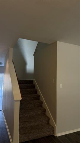 Building Photo - 2053 Meadow Park Dr