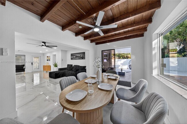 Building Photo - 3130 SW 16th St