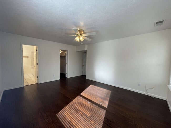 Building Photo - 10538 Olympic St NW