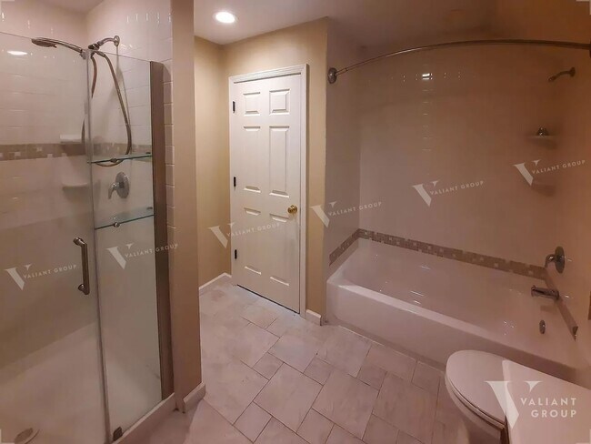 Building Photo - Spacious  5-Bedroom, 3-Bath Home in Midtown Springfield