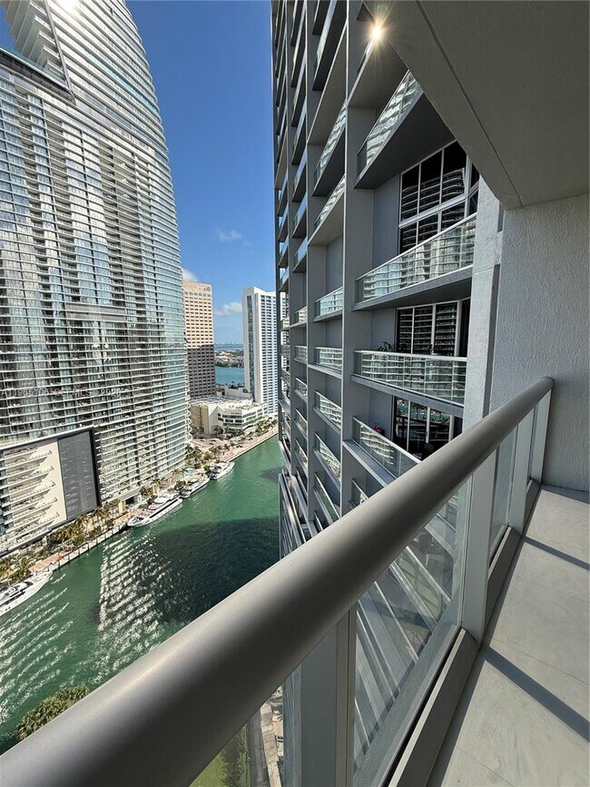Building Photo - 475 Brickell Ave
