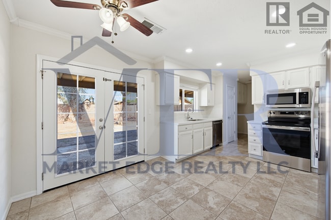 Building Photo - 3Bed/2Bath House at Cactus/ 39thAve! Ready for Immediate Move-In! -- NO HOA! FULLY REMODELED!