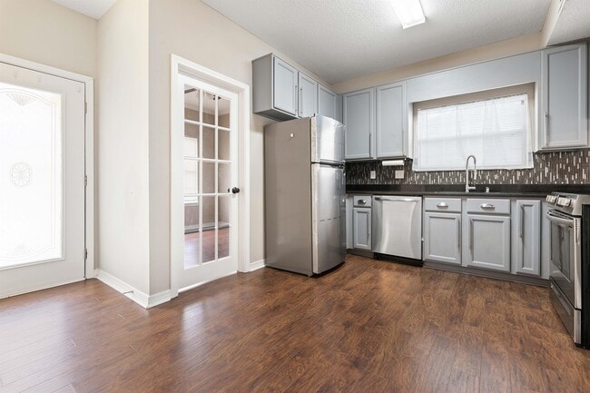 Building Photo - 2033 Post Oak Ct