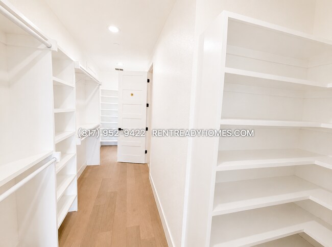 Building Photo - 1750 Greenwood Ct