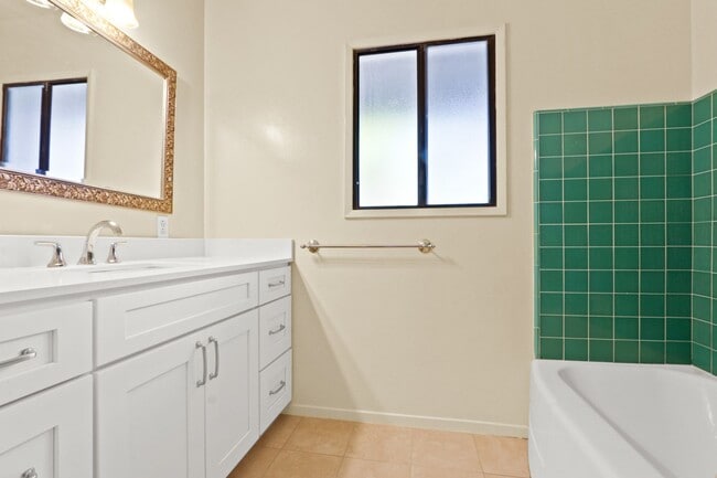 Building Photo - Spacious Whittier Home