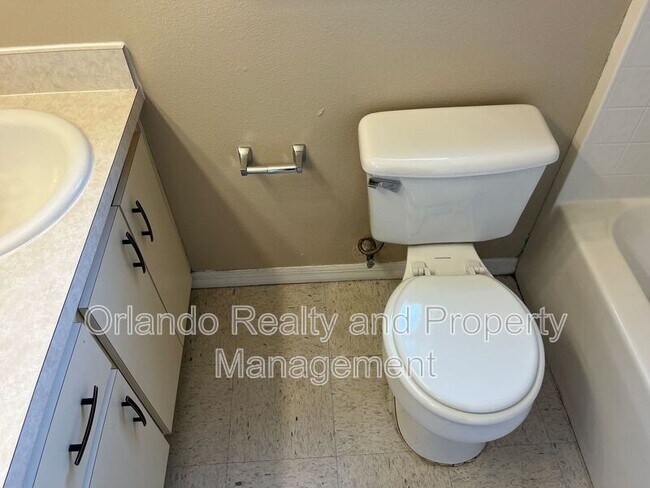 Building Photo - 550 Imperial Pl