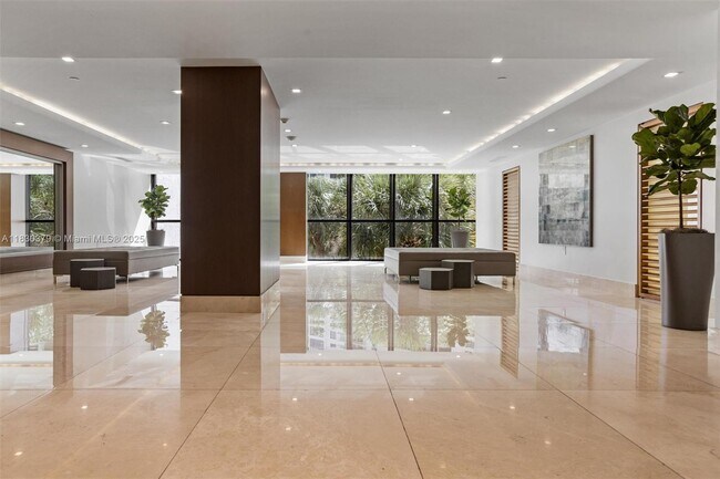 Building Photo - 540 Brickell Key Dr