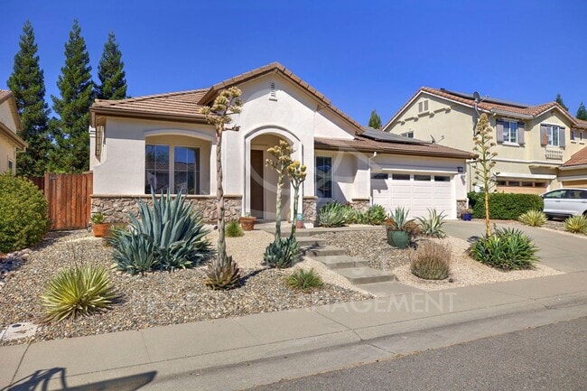 Building Photo - One of a kind, GREAT floorplan in Twelve B...