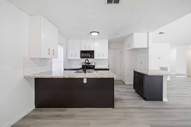 Building Photo - For Lease | 3 Bed, 2 Bath | 1,446 Sq Ft | ...