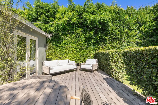 Building Photo - 3954 Redwood Ave