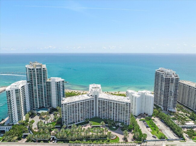Building Photo - 10275 Collins Ave