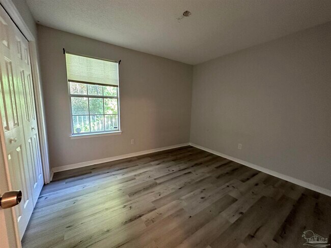 Building Photo - 280 Bobwhite Dr