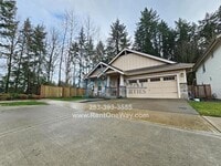 Building Photo - 3719 22nd Ave NE