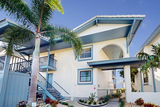 Building Photo - 2811 Gulf Dr N