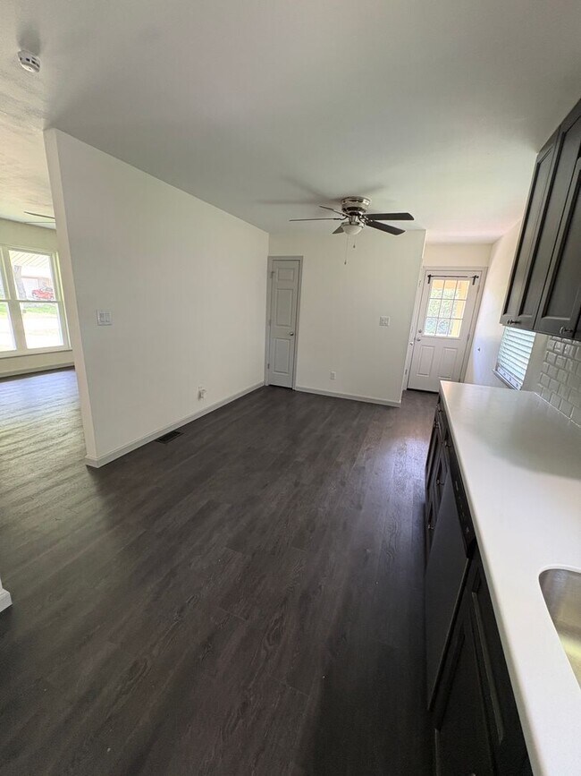Building Photo - 3BR-1BA Single-Family House - Warrenton MO 63383
