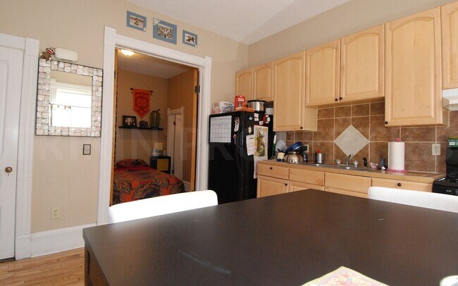 Building Photo - 2533 Lyndale Ave S