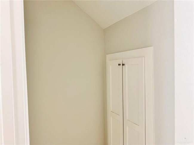 Building Photo - 20 N Crown Point