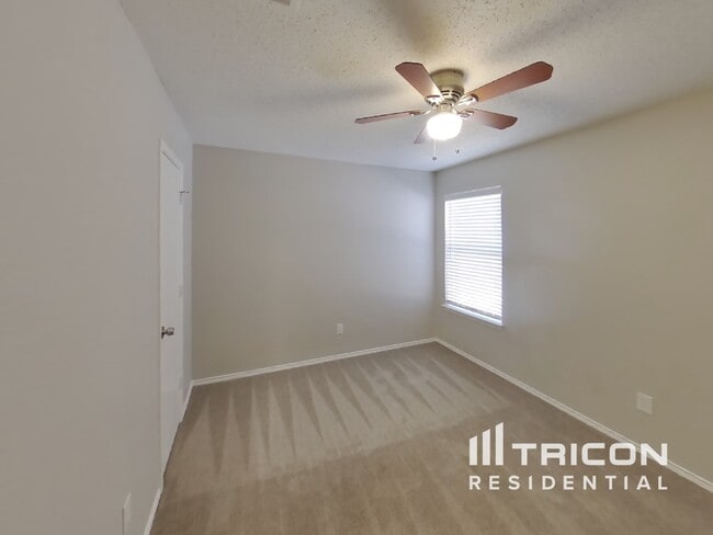 Building Photo - 814 Ponselle Dr