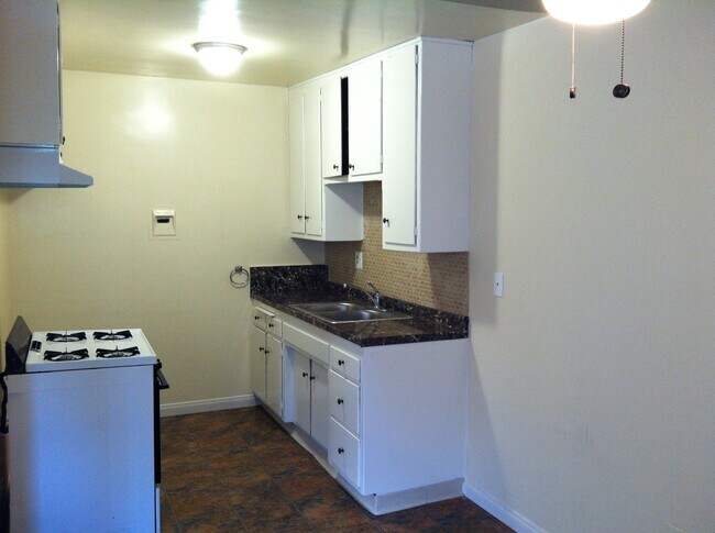 Building Photo - 8356 Amigo Ave