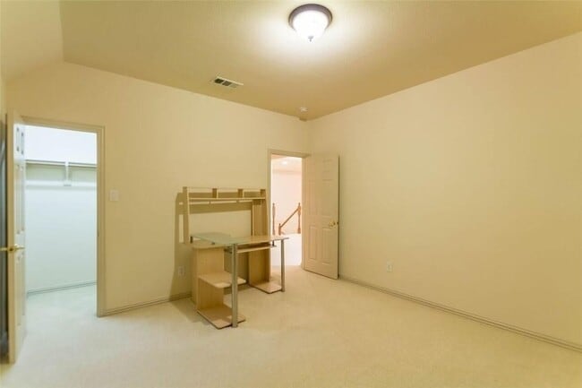 Building Photo - 5717 Sweetbriar Dr
