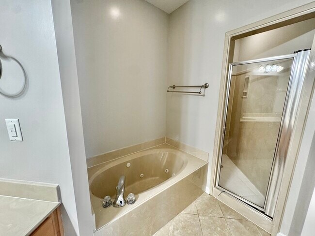 Building Photo - 12240 Longleaf Oak Trail