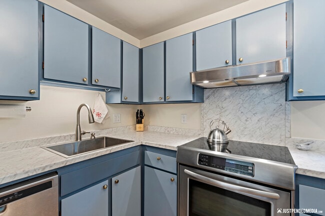 Building Photo - Downtown Classics