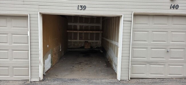 Building Photo - 1 bed 1 bath condo with 650 sf. off Jewell and Sheridan