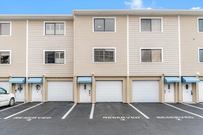 Building Photo - 3385 Coastal Hwy