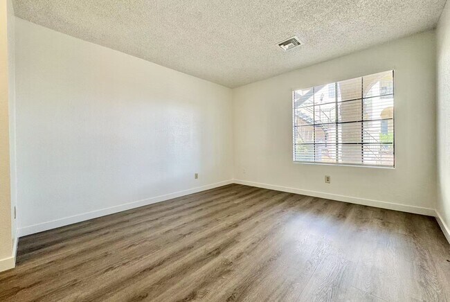 Building Photo - 4724 Nara Vista Way