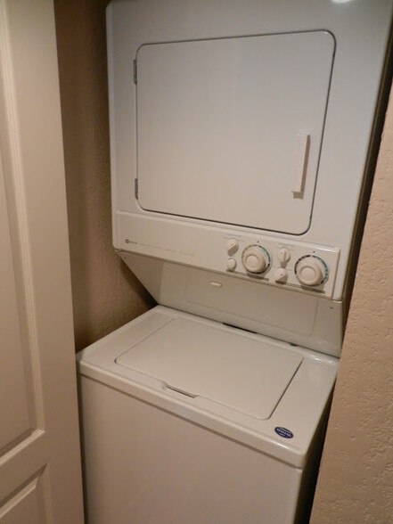 Washer Dryer - 300 Grandview Ct