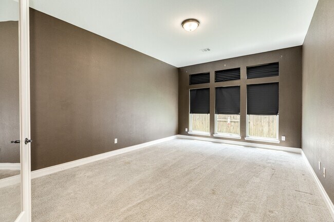 Building Photo - 10318 Granite Ct