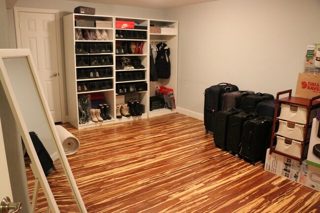 Building Photo - 506 Sea St