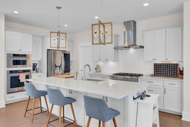Building Photo - Impressive 4 bedroom home + office with el...