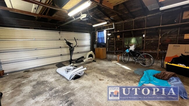 Building Photo - Beautiful 2Bed/1Ba Home on Large Corner Lot with 2-Car Garage