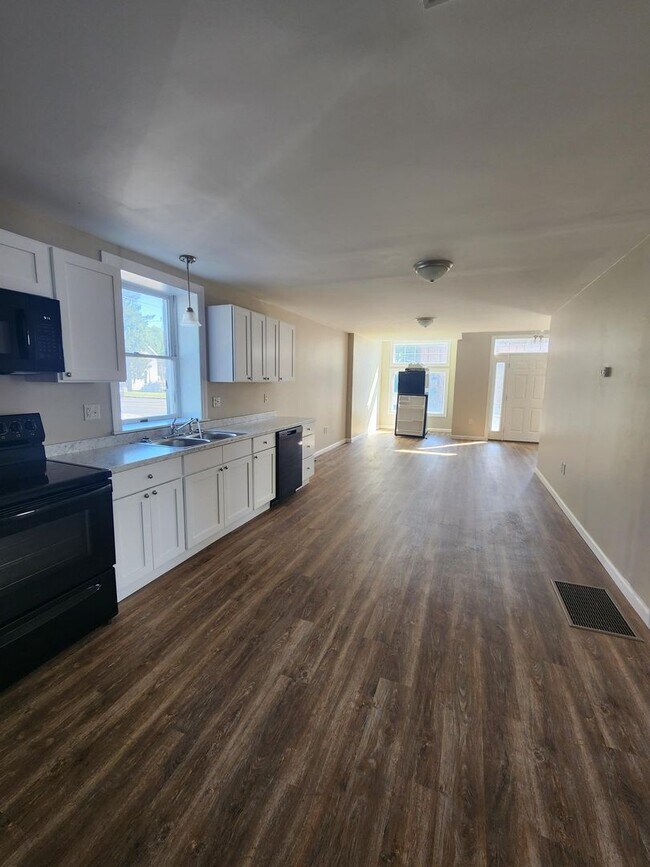 Building Photo - 377 White Deer Ave