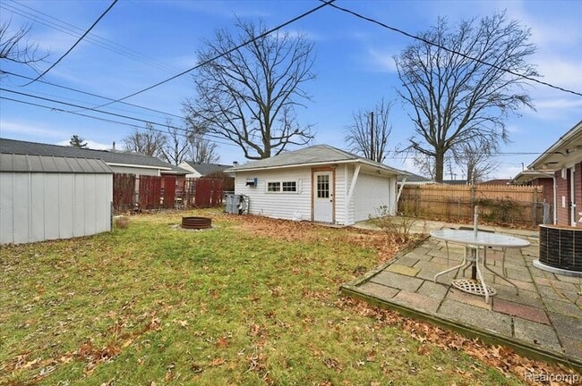 Building Photo - 1198 E Hudson Ave