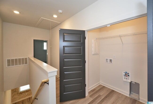 Building Photo - 1107 Windsor Sq