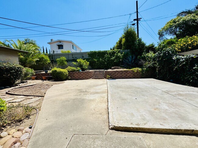 Building Photo - 4 BED / 2 BATH NEAR SDSU w/ LARGE BACKYARD...