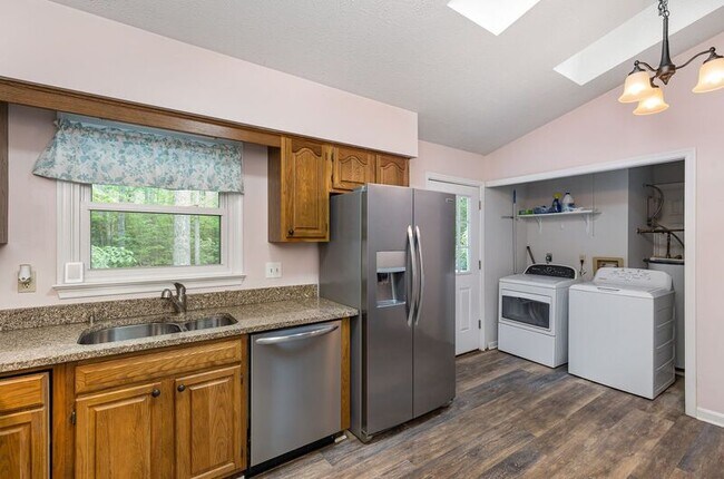 Building Photo - 12401 Wilderness Park Dr
