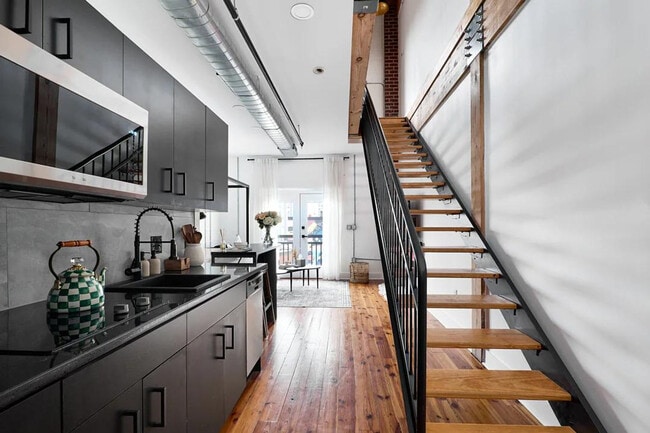 Building Photo - 403 E 33rd St