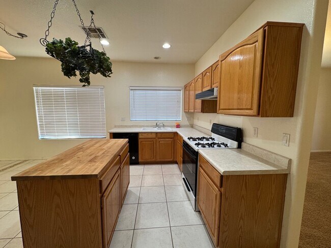 Building Photo - 3 BEDROOM IN SAN TAN RANCH IN GILBERT